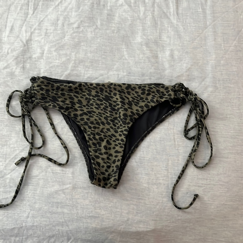 Billabong bikini bottoms camo color